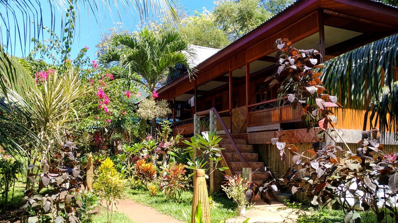 Panorama Backpackers Hotel Bunaken Ngoại thất bức ảnh