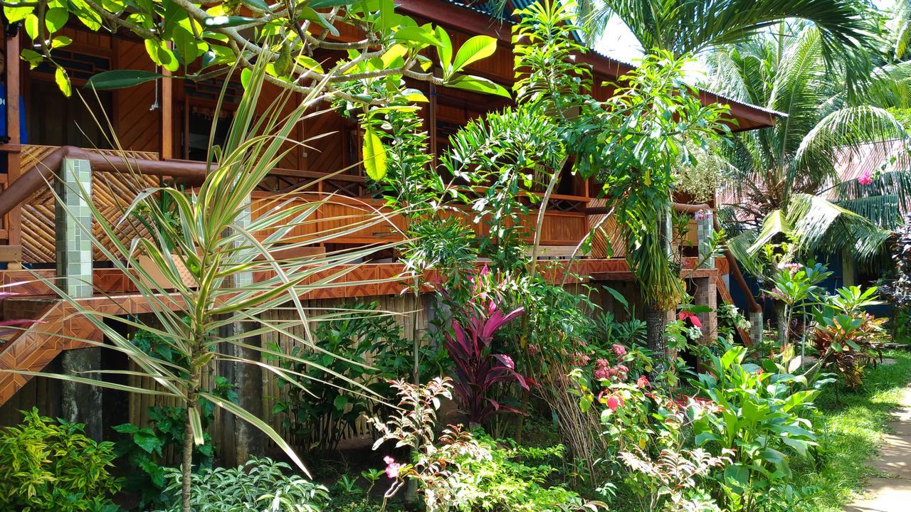 Panorama Backpackers Hotel Bunaken Ngoại thất bức ảnh